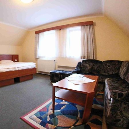 Hotel Koruna Karlštejn Eksteriør bilde
