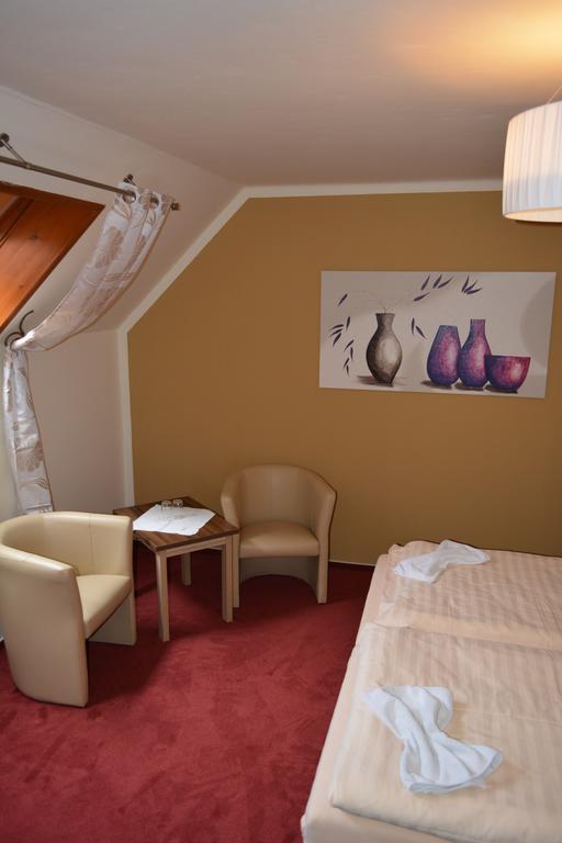 Hotel Koruna Karlštejn Rom bilde