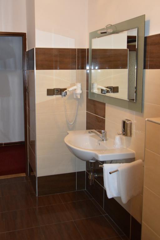 Hotel Koruna Karlštejn Rom bilde