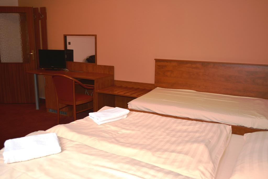 Hotel Koruna Karlštejn Eksteriør bilde
