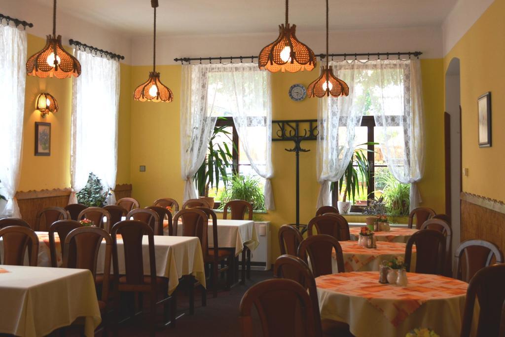 Hotel Koruna Karlštejn Eksteriør bilde