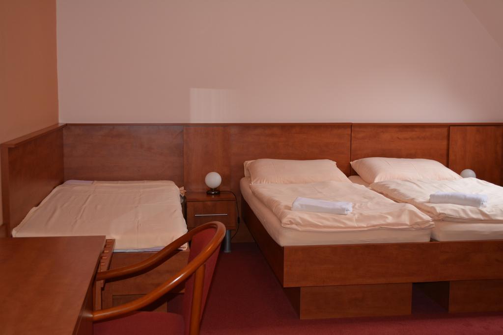 Hotel Koruna Karlštejn Rom bilde