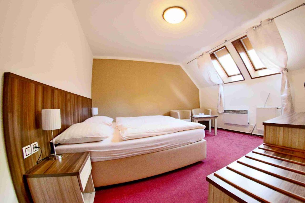 Hotel Koruna Karlštejn Eksteriør bilde