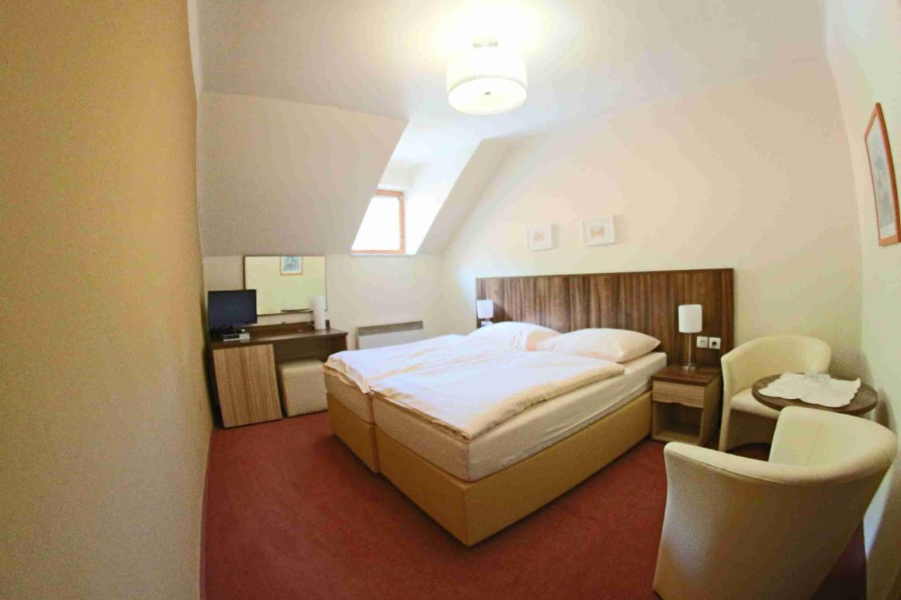 Hotel Koruna Karlštejn Eksteriør bilde
