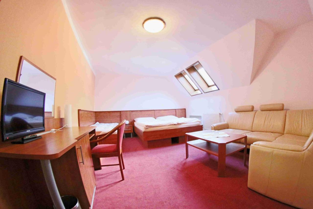 Hotel Koruna Karlštejn Eksteriør bilde