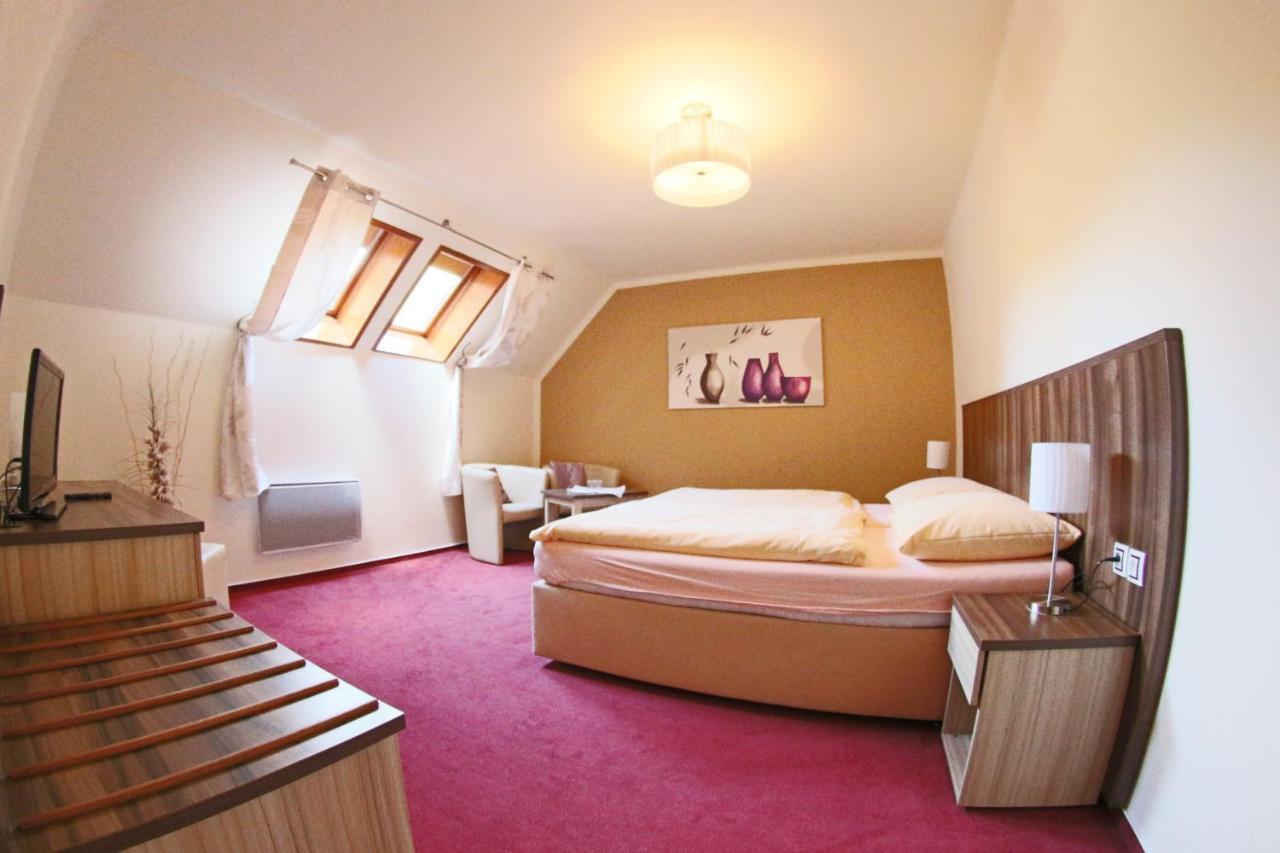 Hotel Koruna Karlštejn Eksteriør bilde