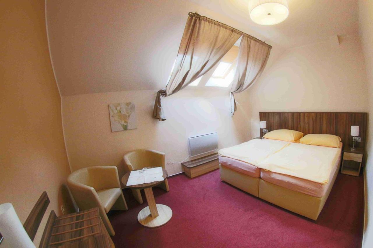 Hotel Koruna Karlštejn Eksteriør bilde