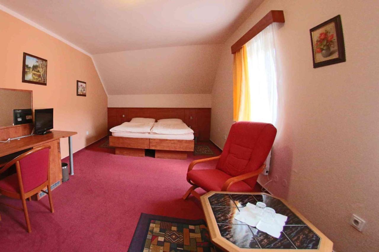 Hotel Koruna Karlštejn Eksteriør bilde