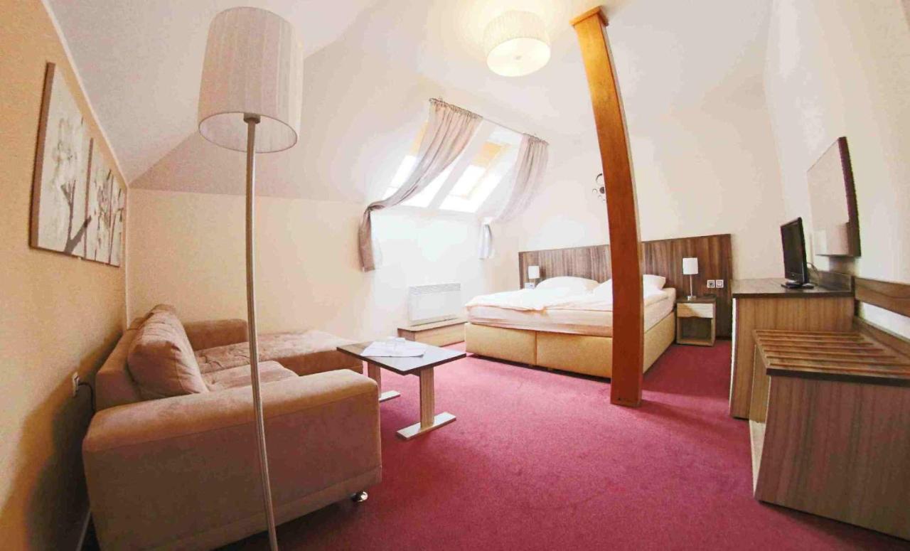 Hotel Koruna Karlštejn Eksteriør bilde