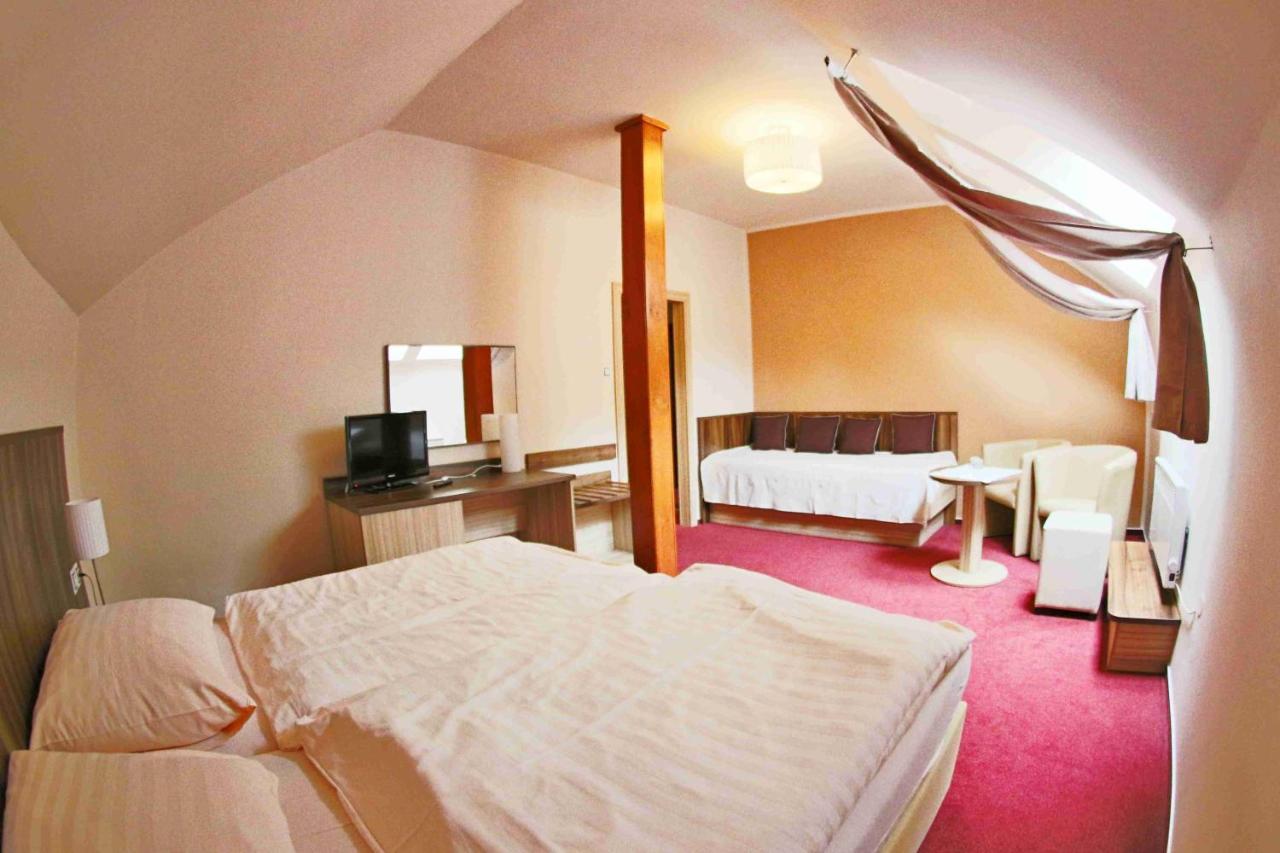Hotel Koruna Karlštejn Eksteriør bilde